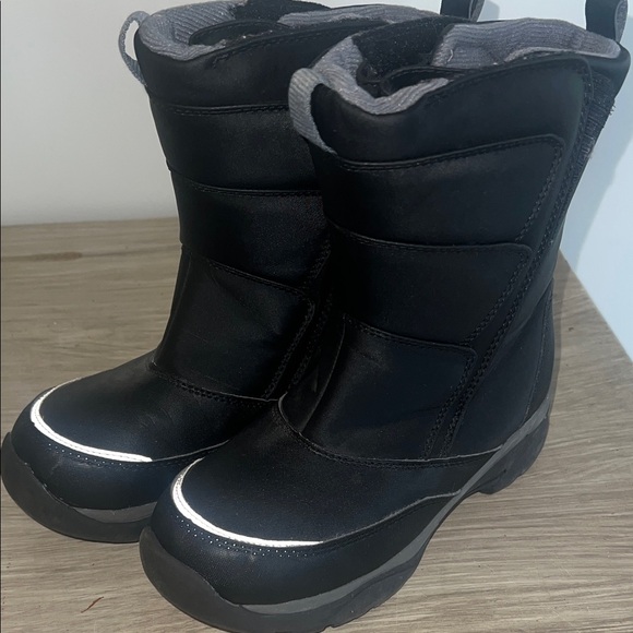 Size 3 Boys Double Velcro Black Kids Winter Snow Boots. Very good condition - Picture 4 of 10